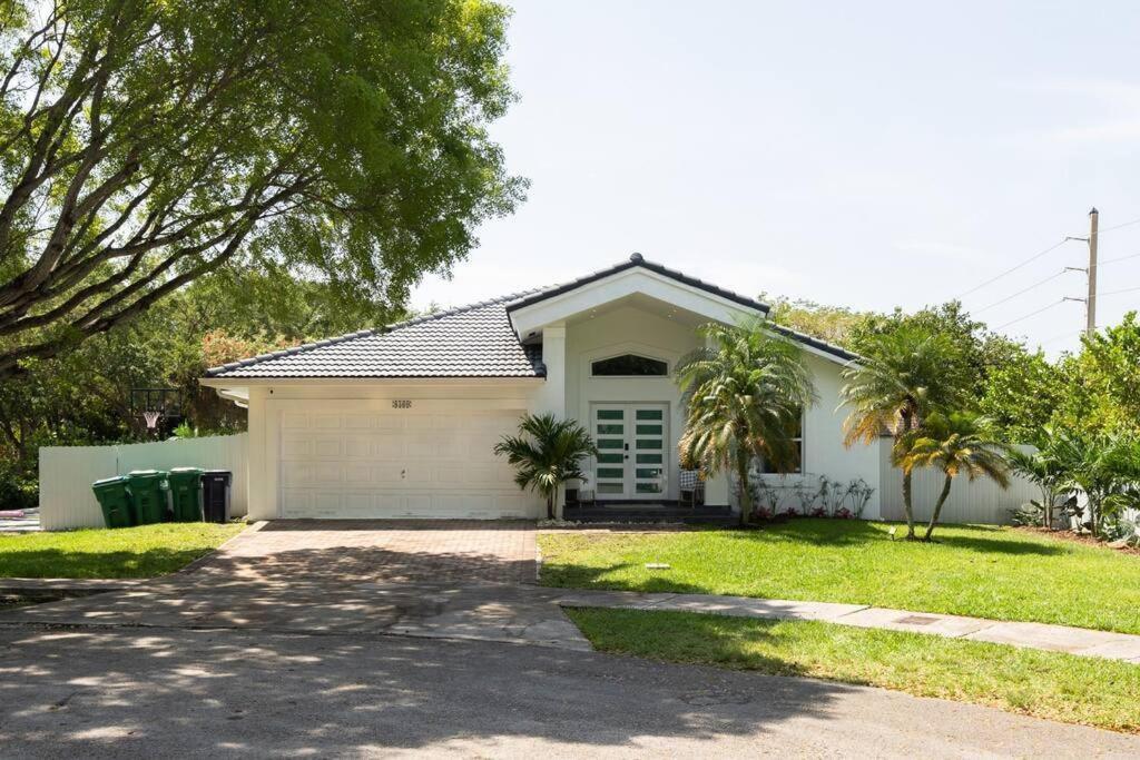 Private Villa Pool Spa Games-Beach L27 Cutler Bay Exterior photo